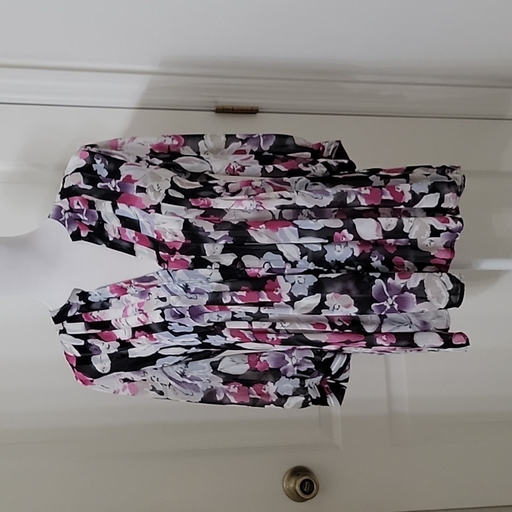 Joie Size S Multi-Color Floral Pintuck Loose Flowy Top, Excellent Used Condition